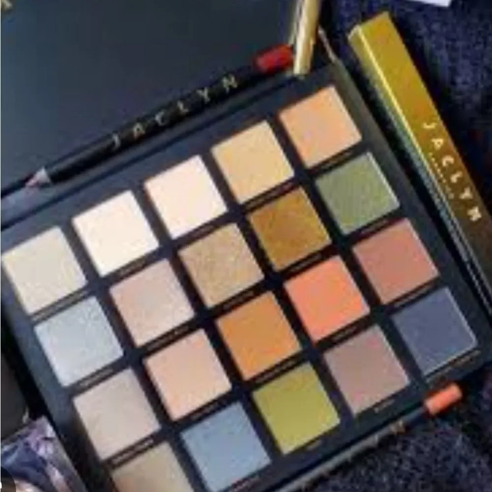 Jaclyn Cosmetics Luxe Legacy Eyeshadow Palette‎